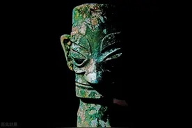 三星堆里青铜立人像代表古蜀王还是奴隶？这一点就能判断图片