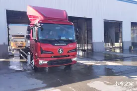 陕汽L6000 4x2载货车私密照流出，配245马力潍柴发动机图片