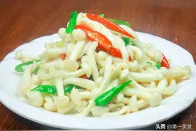 白玉菇怎么做最美味？厨师长教你烹饪技巧，鲜嫩爽滑，香辣入味图片
