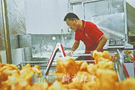 外语系毕业生回济开启早餐创业 每天卖五六百根，小油条里的大梦想图片