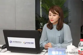 不声不响的，一个浙江美女跨入百亿阵营，英国海归，颜值过人图片