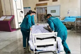 结婚前一天新郎新娘遇不测，一车6人3人重伤，新郎更一脚踏进“鬼门关”图片