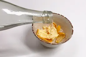 橘子皮用白醋泡一泡太厉害了，一年能省不少钱，快告诉家里人视频封面