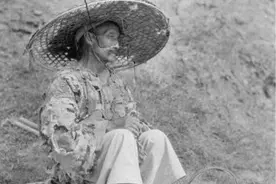 1937年，两名乞丐步行千里到军司令部，刘伯承：原来你们还活着图片