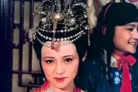 “秦可卿”为何要带贾宝玉去自己的房中睡？这暗示了什么？图片