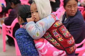 奶奶喝光宝宝剩下的奶，次日被送回乡下，宝妈：真不是“抠门”图片