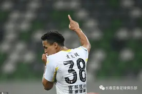 「亚泰集锦」亚泰4比0胜上港，麦麦提打进世界波收获个人首球图片