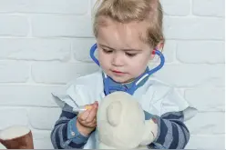 去打针就大哭大闹的娃，用游戏来搞定图片