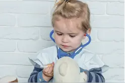 去打针就大哭大闹的娃，用游戏来搞定图片