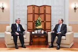 澳门行政长官会见澳门保安部队高等学校校董会一行图片