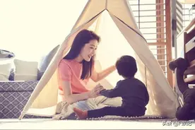 周丽淇复工前陪儿子玩耍享亲子时光 罕见晒与儿子的温馨母子合影图片