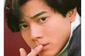 当郭富城把手放到女粉丝腿上时，他不知道，屋里藏着一个摄像头图片