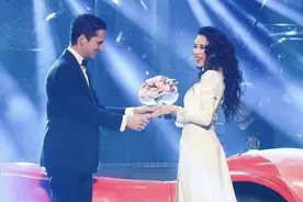 五十岁莫文蔚秀老公合照，婚后九年没孩子，却当了仨娃的后妈！图片
