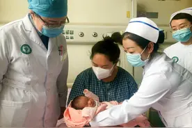 八年前车祸抢救173天 高位截肢保住了性命重拾信心发现不孕 试管婴儿圆了求子梦图片