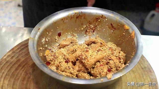 厨师长做一道“粉蒸肉”，原来腌肉有技巧，详细教程让你一学就会