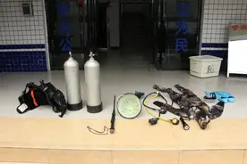 男子花10000元买整套潜水装备捕鱼，才捕到5.57公斤就遭了图片