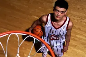 姚明：22岁青涩登录NBA，那段激荡人心的往事图片
