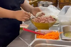 包了个寂寞！江苏一食堂阿姨包馄饨遭男生吐槽：咋和家里的不一样图片