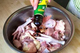 如何给鸡块去腥？厨师长教你3个诀窍，鸡块毫无腥味，越炖越香图片