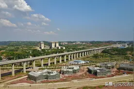 中国实现“地铁梦”的5线小城，人口230万，GDP807亿，和省会直通图片