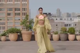 超模天台走秀，各式美人齐聚仙气飘飘，抹胸比基尼显身材性感火辣图片