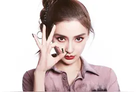 baby朋克造型大片气场全开，戴鼻环搭暗黑系妆容超slay图片