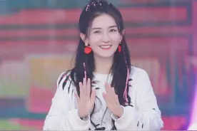 40岁谢娜真“嫩”！产后首次回归一身女团装劲歌热舞，身材超火辣图片