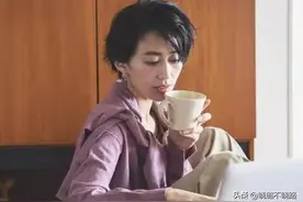 被这位“日本妈妈”的衣品惊艳了，不扮嫩不老气，中年也美得高级图片