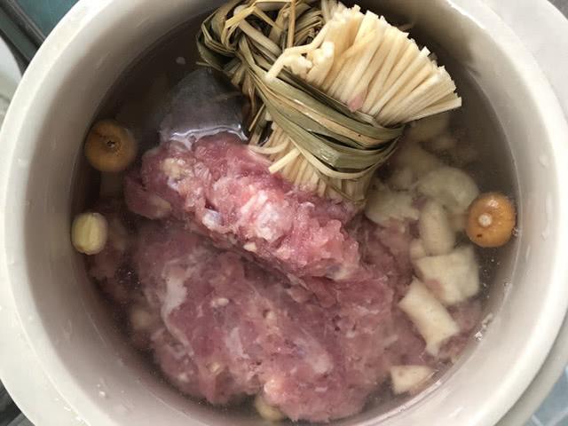 有一种野草，过去用它做蜡烛芯，如今当药材种植百元一斤