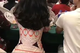 GIF趣图集：姑娘的这个裙子不能细看，不然你会笑得停不下来图片