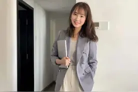 今秋火了一条裤子，叫“醋酸裤”，时髦洋气不挑年龄，谁穿谁好看图片
