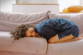 父亲去世两年后，我拉黑了妈妈图片