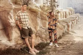 画面太美！陈冠希化浓妆带队赴埃及拍大片，旗下潮牌生意年入过亿图片