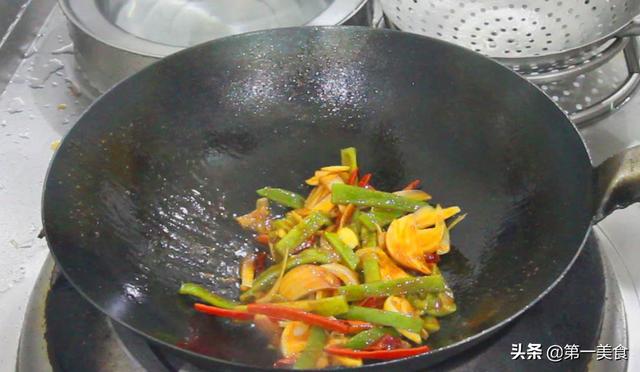 新鲜鱿鱼怎么炒好吃又嫩 2026年炒鱿鱼三放三不放