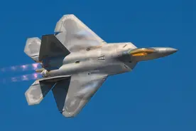 长光集团发布卫星跟踪战机视频，疑似飞行中的F22被监控图片