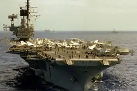 时隔20年我军两次应对美双航母战斗群，从无奈到硬刚，令人振奋图片