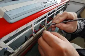 香河有奇人：一个人做了千辆汽车！图片