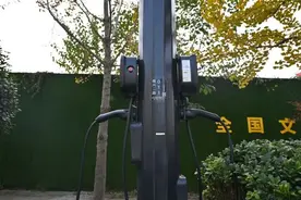 “您的车辆非新能源车辆，请迅速驶离”，路灯突然对你喊话了图片