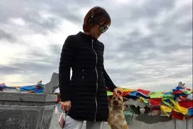 孙俪身材真的好，穿羽绒服也有小蛮腰，精致背肌连小姑娘都羡慕图片