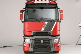 雷诺T系新款BOSS卡车发布，潮牌内饰真高端，全球限量99台图片