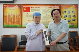 援鄂护士流过的两次眼泪图片