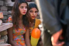 为什么印度女人上厕所从来不用纸！印度人竟然用手？真是好奇怪图片