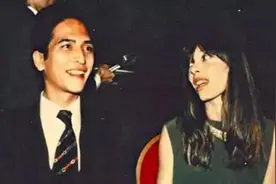 39年前,赌王长子何猷光与妻子车祸身亡,留下的两个女儿已为父争光图片