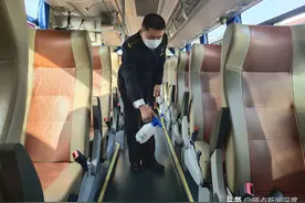 重庆126台定制公交助力第78届教育装备展示会图片