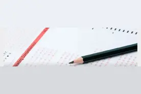 高考生情绪失控撕毁别人答题卡，官方通报来了图片