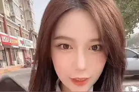 有种尴尬叫做“辈分差”，外甥女去幼儿园接舅舅，被门卫当孩子妈图片