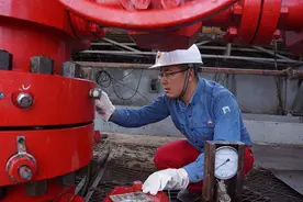 中国石油大学（北京）毕业生服务西部：为国献石油 大漠写青春图片