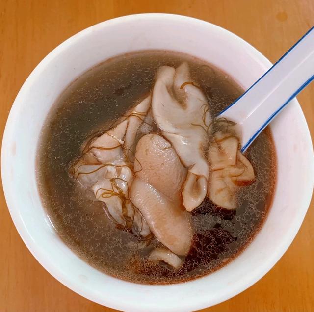 花胶煲汤绿色 花胶煲出来汤是什么颜色