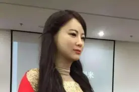 中国第一台美女机器人，外观酷似真人，全身上下都很逼真图片