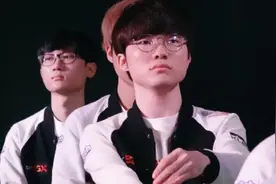 让Faker替补的那个男人，退役后过得怎么样？一张照片道尽辛酸图片